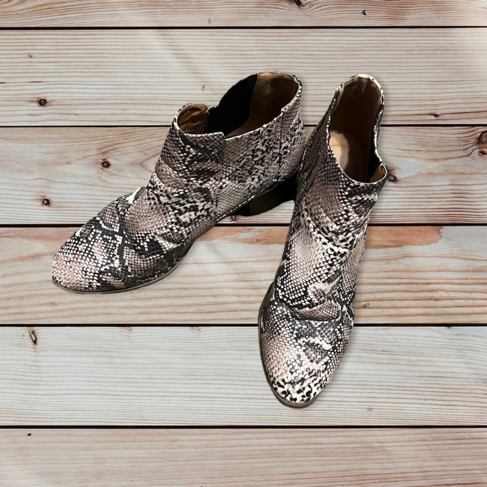 Snakeprint booties
